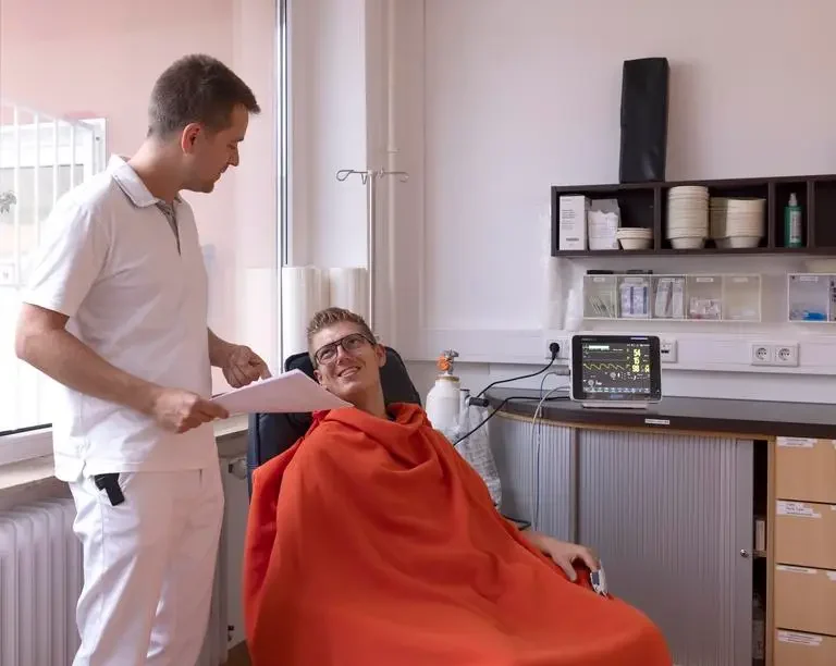 Betreuung einer Patientin nach der Untersuchung